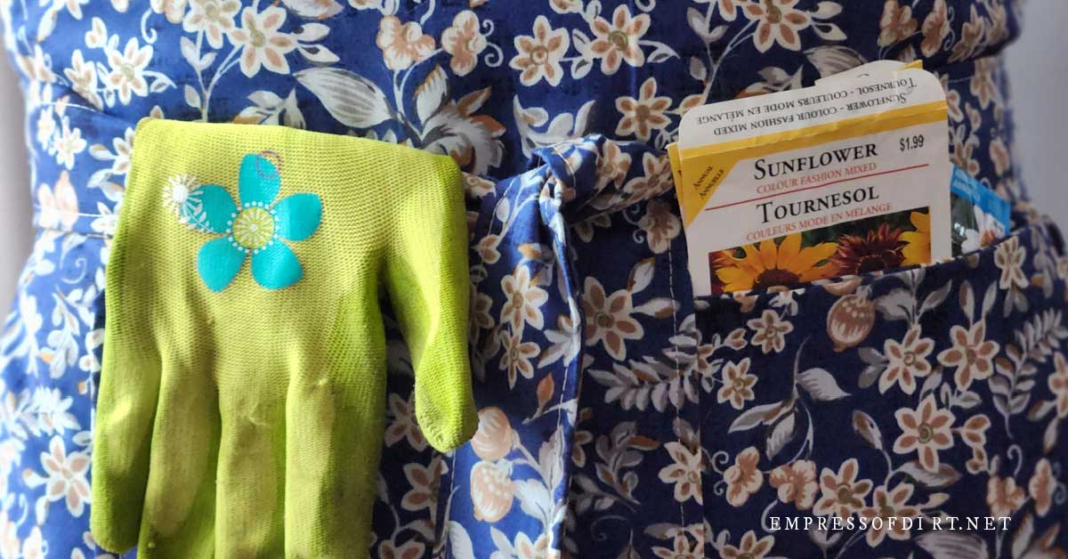 How to sew an easy garden apron (free pattern)