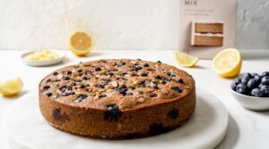 Keto lemon & blueberry cake