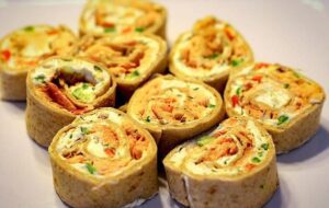 Salmon pinwheel (using smoked salmon)