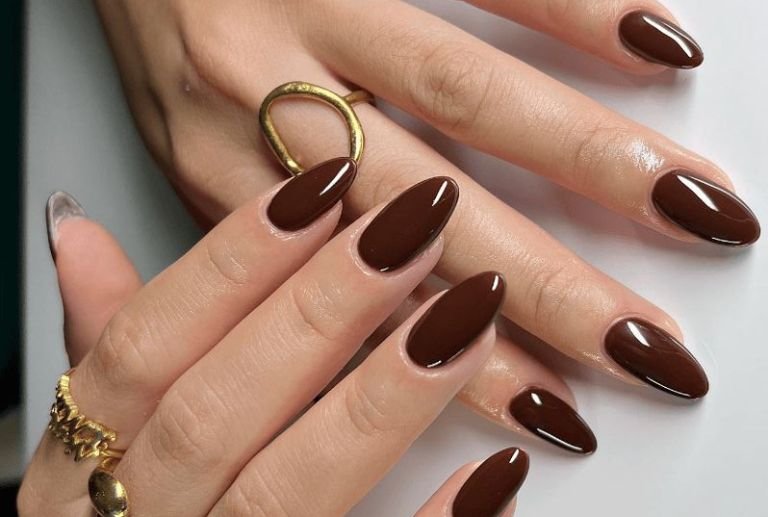 Brown nails: Ultimate guide to shake the neutral trend