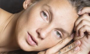 You should add white eyeshadow to your winter makeup – here's why