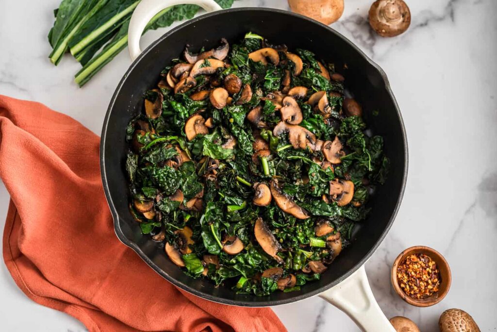Balsamicocale and mushroom sauteed