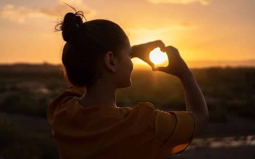 Affirmation of self-love that gives you more than 100 powers to boost your self-esteem and self-esteem