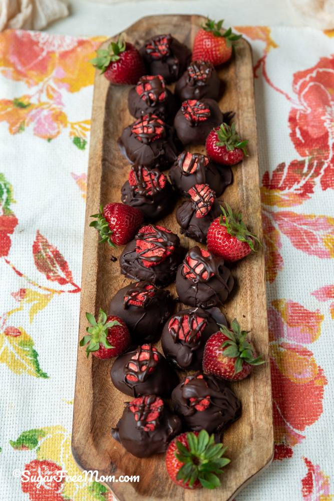 Easy low carb keto strawberry cottage cheese truffles