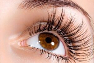 How to naturally grow eyelashes at home