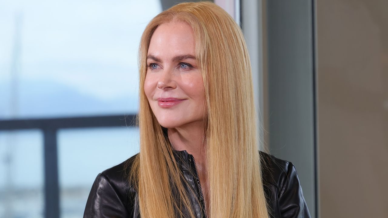 Nicole Kidman with choppy red bob is very unexpected - See photos