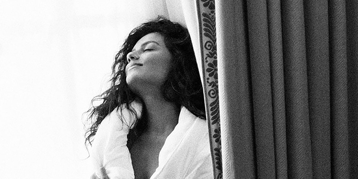 The mask on your face before you go to sleep will sparkle