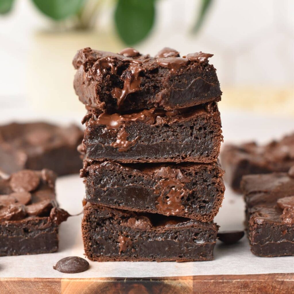 4-ingRedient Cottage Cheese Brownie (No Eggs, 150 Calories, 7G Protein)
