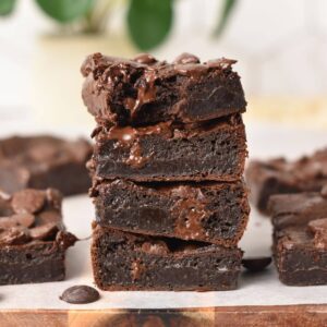4-ingRedient Cottage Cheese Brownie (No Eggs, 150 Calories, 7G Protein)
