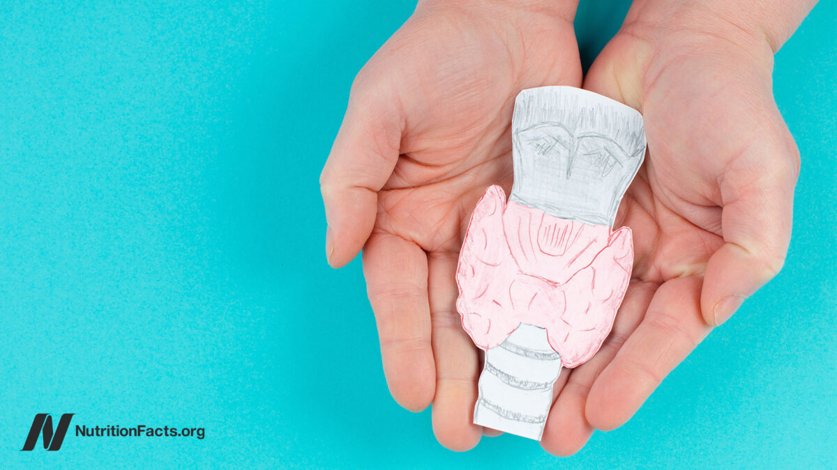 Hashimoto's disease (hypothyroidism) is treated naturally through diet