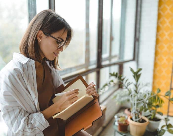 How to create a guided meditation script: Experts' insights