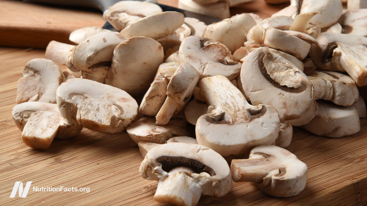 Are raw mushrooms safe?