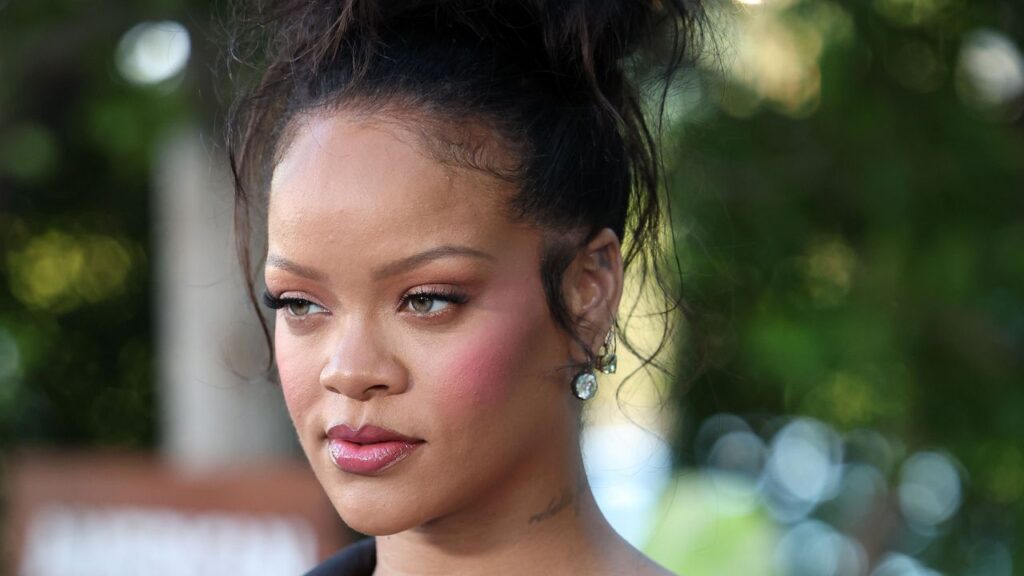 Rihanna just reinvented the Y2K Zig-Zag parts - see photos