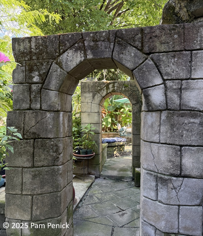 The eclectic Memphis Fling Garden, the Caimans!