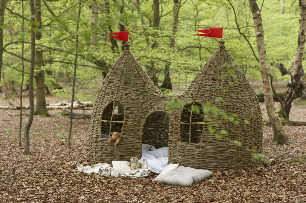 5 Favorites: Storybook Twig Playhouse for Indoors and Outings