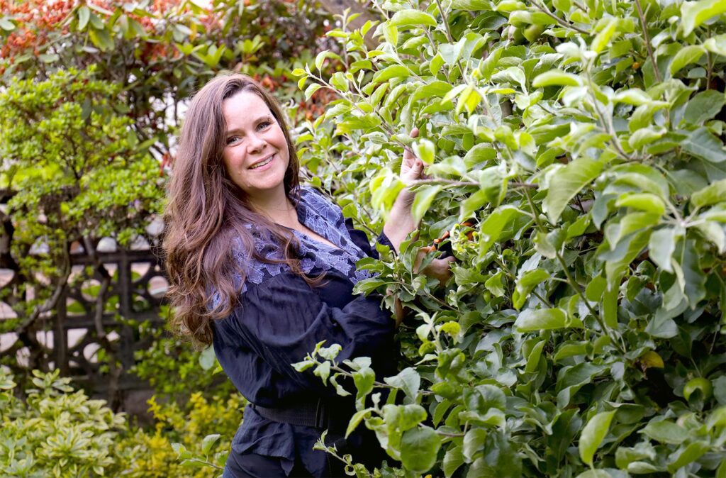 50 Gardening Glimmer: The Magic Behind the Daily Moment of Nature