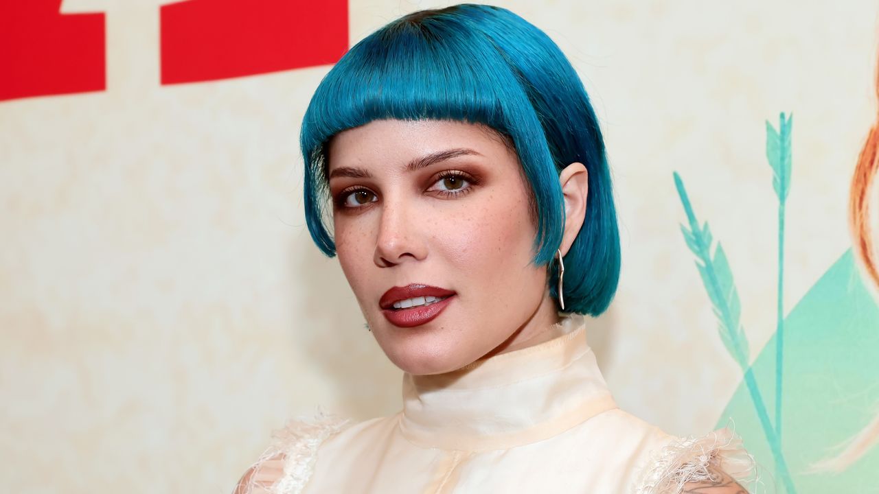 Halsey is already finished with blue hair - see photos