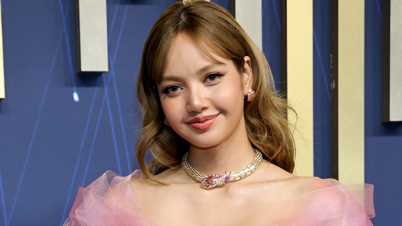 Lisa's Pink Princess Emmy Manicure is Out of this World - See the Photo