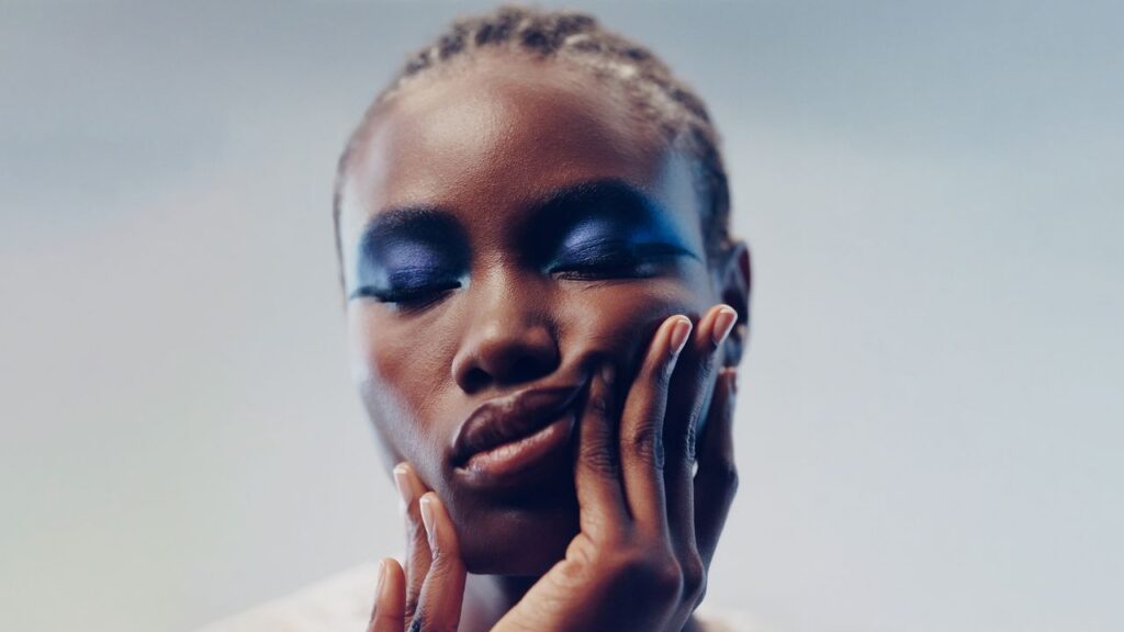 Why new makeup isn't as popular as it was in the 90s and 2000s?