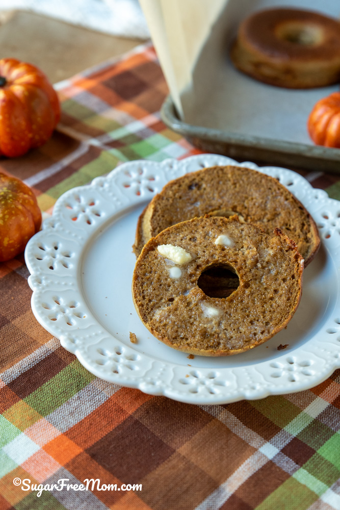 Easy low carb keto cottage cheese pumpkin bagel
