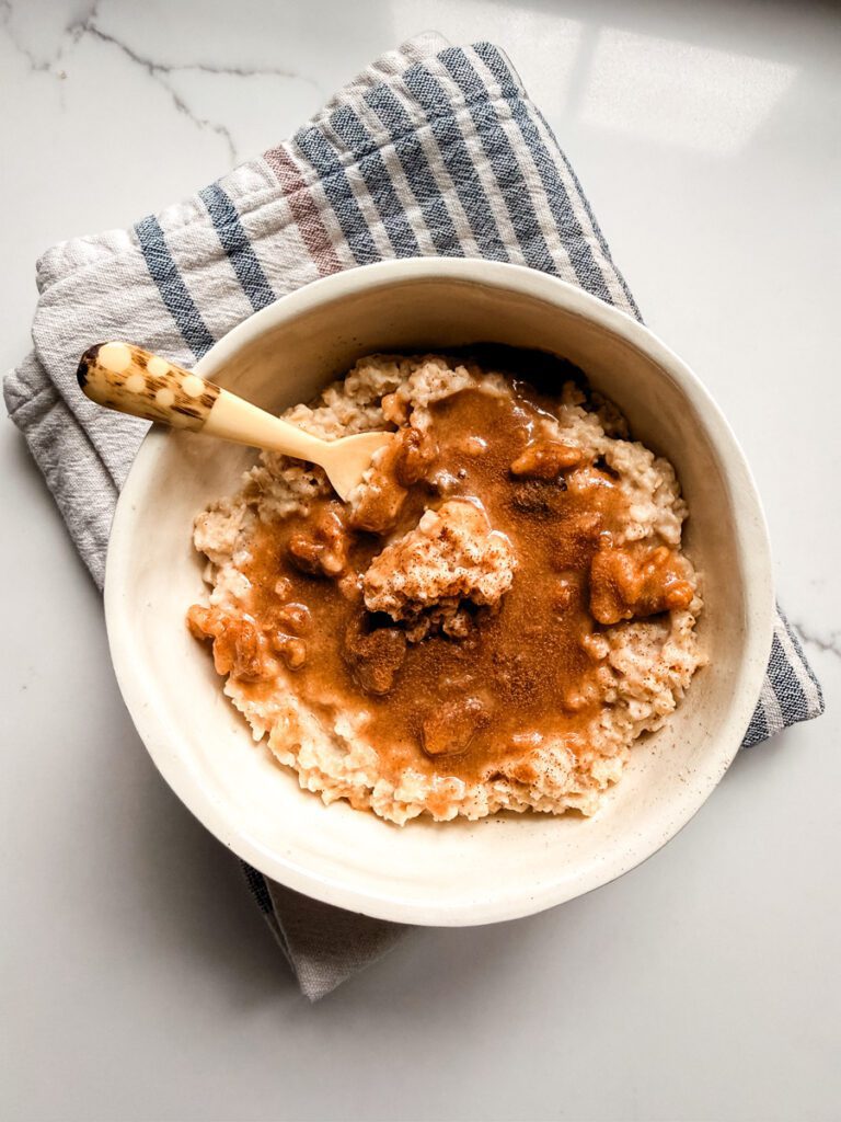 cinnamon roll oatmeal