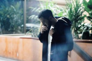 10 subtle micro-tremors that reveal early signs of anxiety in adults