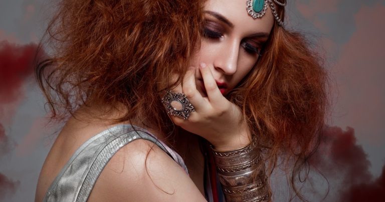 7 Rules Guide to Stacking Silver Jewelry Like Alt Icons