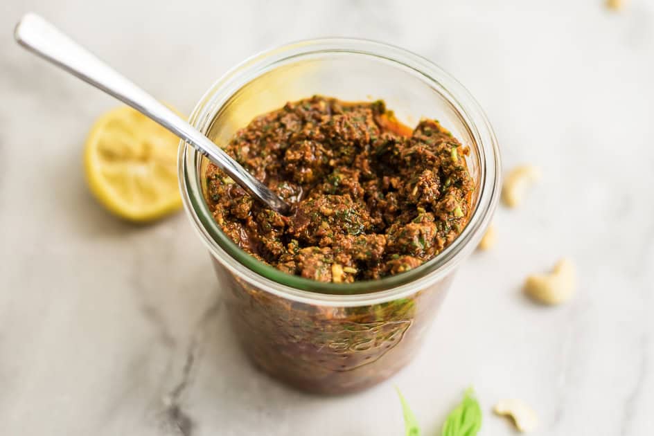 Dried tomato pesto with basil and cashew nuts