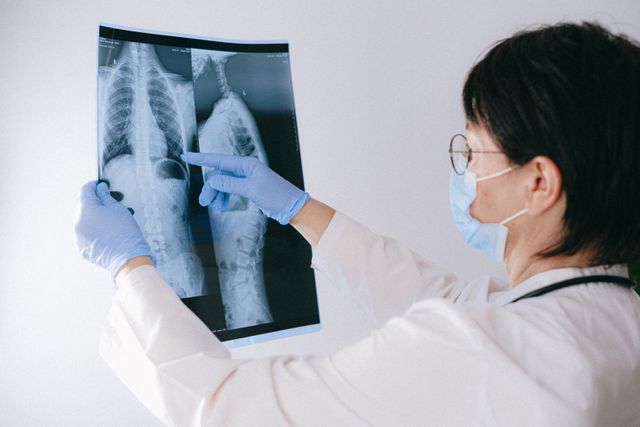 Natural ways to support strength and health during lung cancer treatment