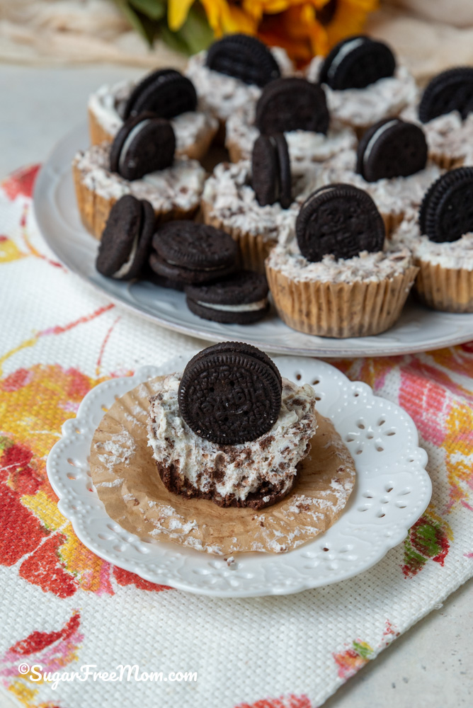 Sugar-free, low-carb, keto no-bake mini Oreo cheesecakes
